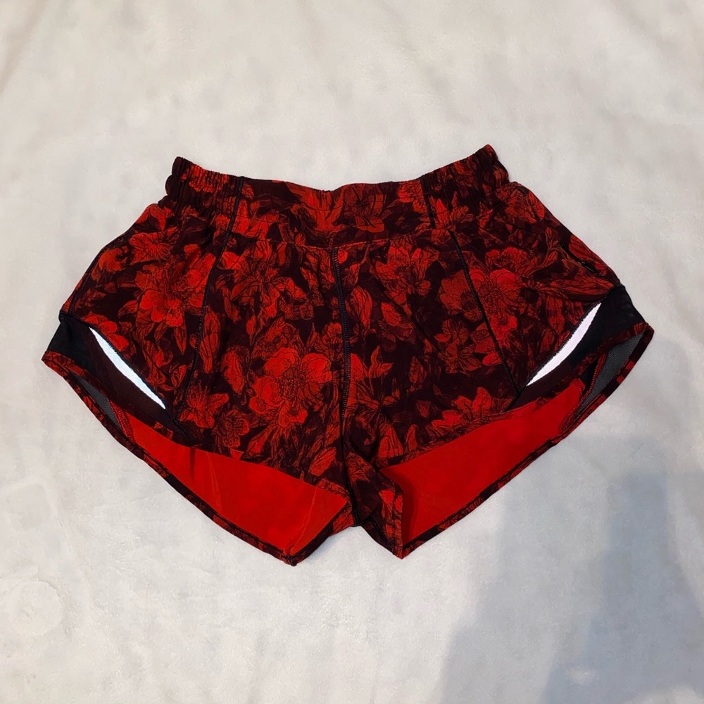 Lululemon hotty hot short *2.5” size 4
